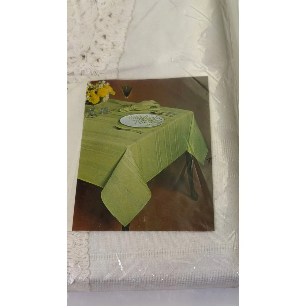 Vintage Chateau II White Round Lace Trim Tablecloth 68 Inch Woven Style 444